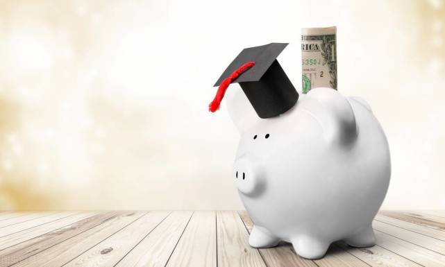 大学生如何理财(大学生如何理财英语回答)